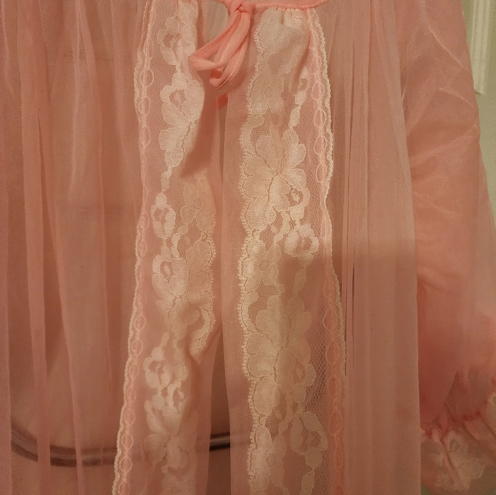 Vintage Sheer Pink Robe - Picture 4 of 6